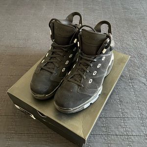 Jordan 6-17-23 Size 13 Black/Black-Metallic Silver Lightly Worn
Good Condition